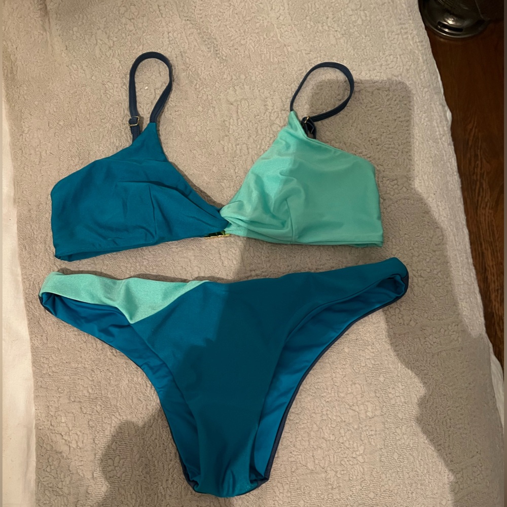Mink Pink Never Worn - new without tags two tone blue bikini w/adjustable straps